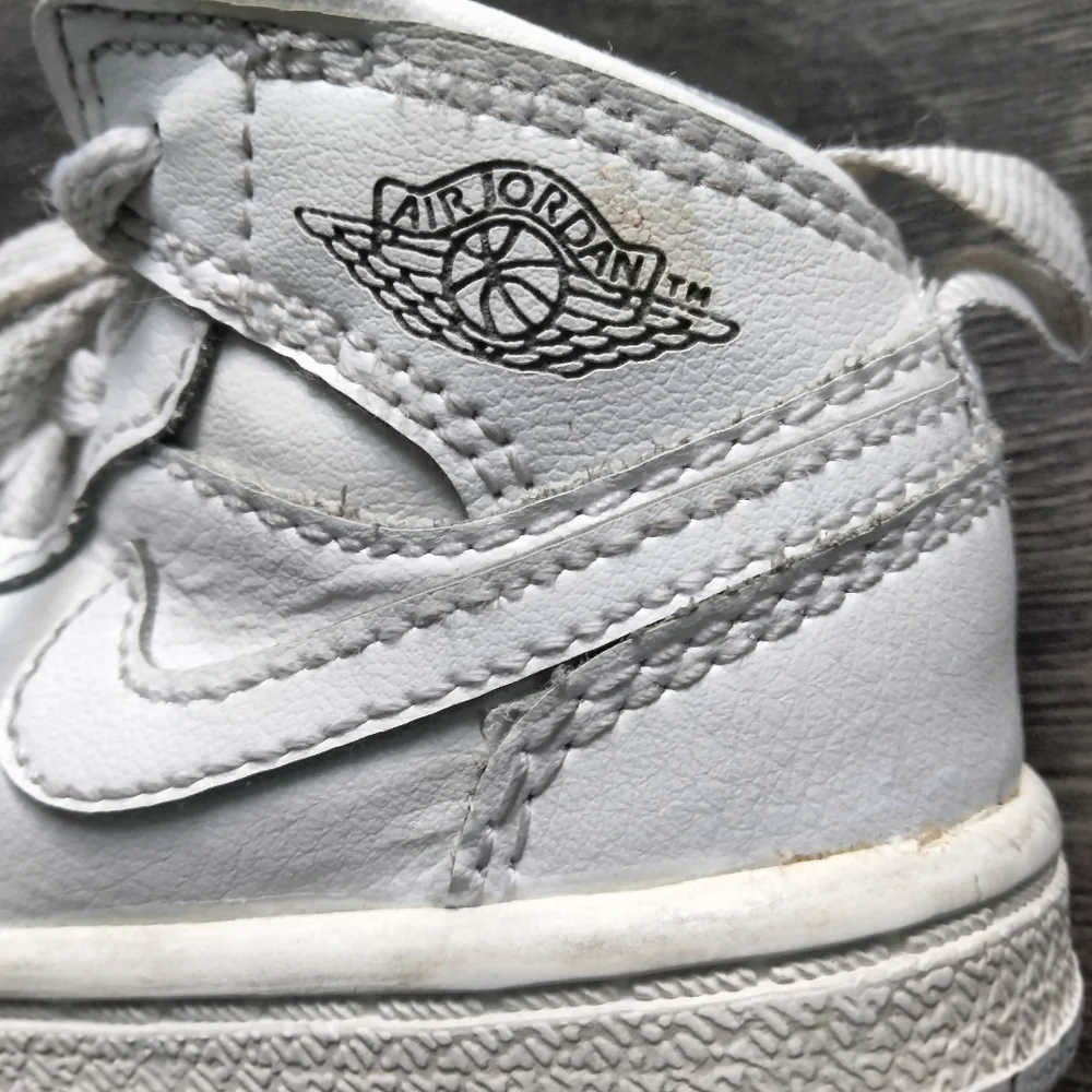 Nike Air Jordan 1 Retro Mid White Wolf Grey Sneakers Size 4C 2015 Lace Up Shoes